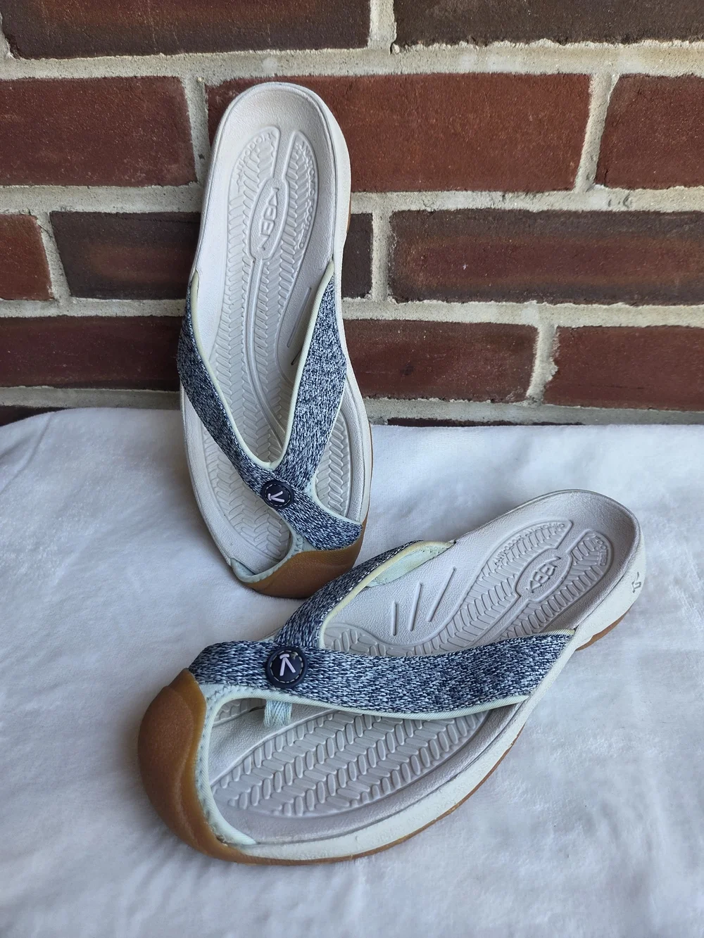KEEN Kona Flip II Sandals Women's US 8 Gray White Comfort Flip Flops